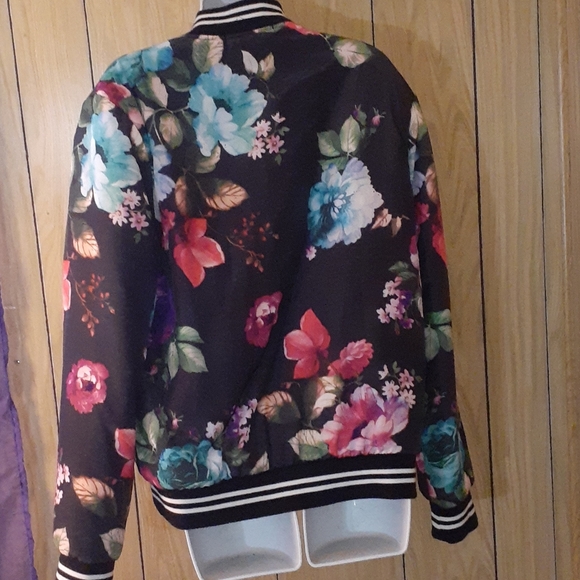 Forever 21 Quilted Flower Jacket - Picture 7 of 8